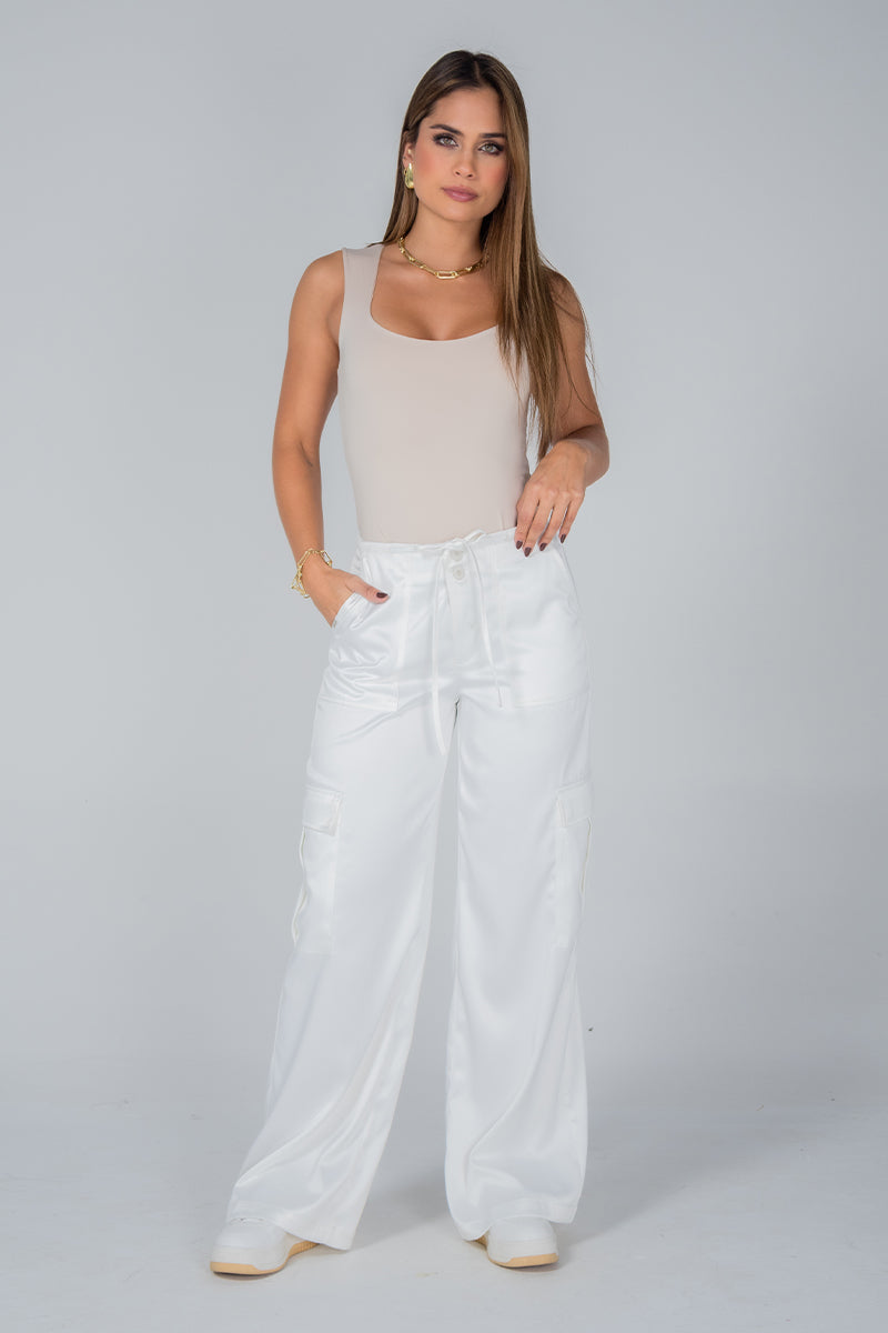 Pantalón Cargo Tiro Alto Efecto Satín Marca Trucco´s