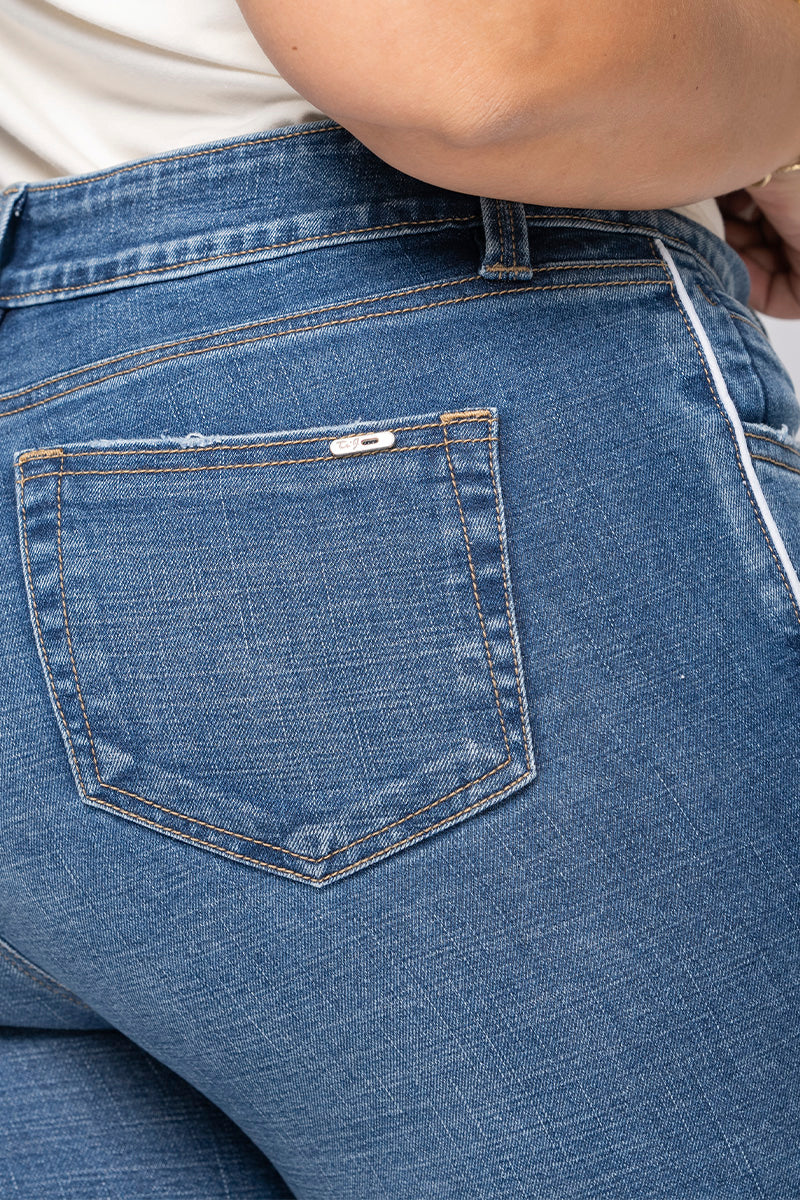 Jean Bota Recta Tiro Alto Línea Blanca En Laterales Marca Trucco´s Plus Size
