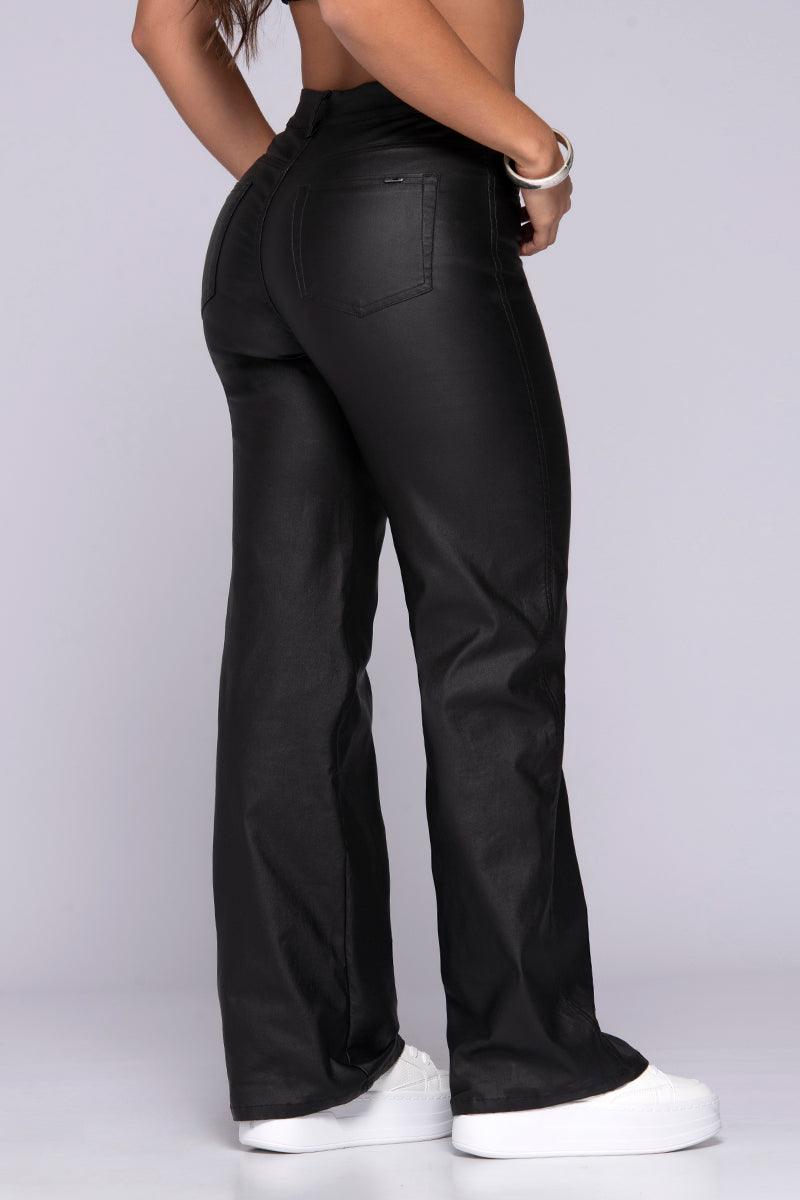 Pantalón Tiro Alto Bota Recta Efecto Cuero 5 Bolsillos Marca trucco´s