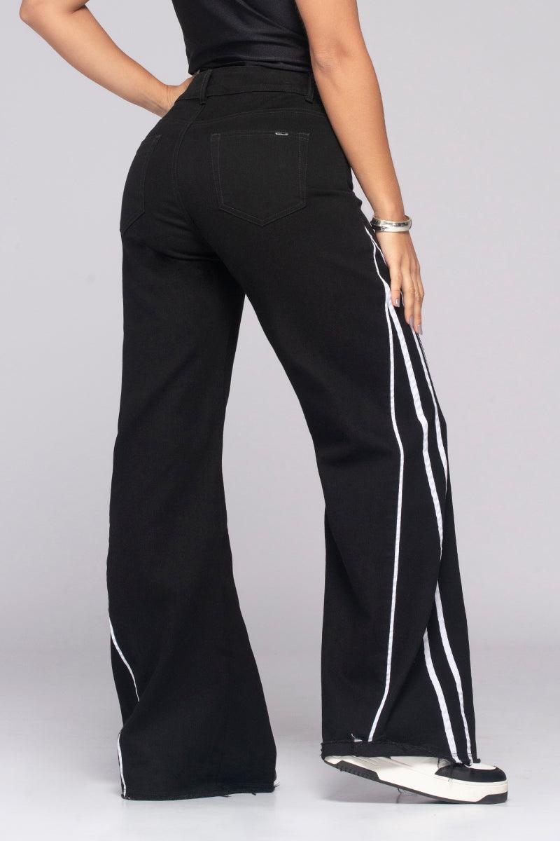 Jean Wid Leg Tiro Alto Rayas Laterales en Contraste Bota semi Campana Marca Trucco´s